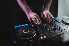 Icon representing DJs